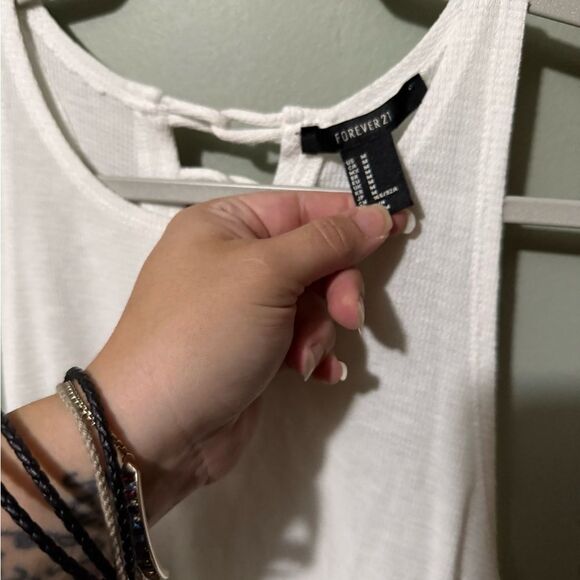 Forever 21 White Flowy Tank Top Size M - Picture 6 of 9